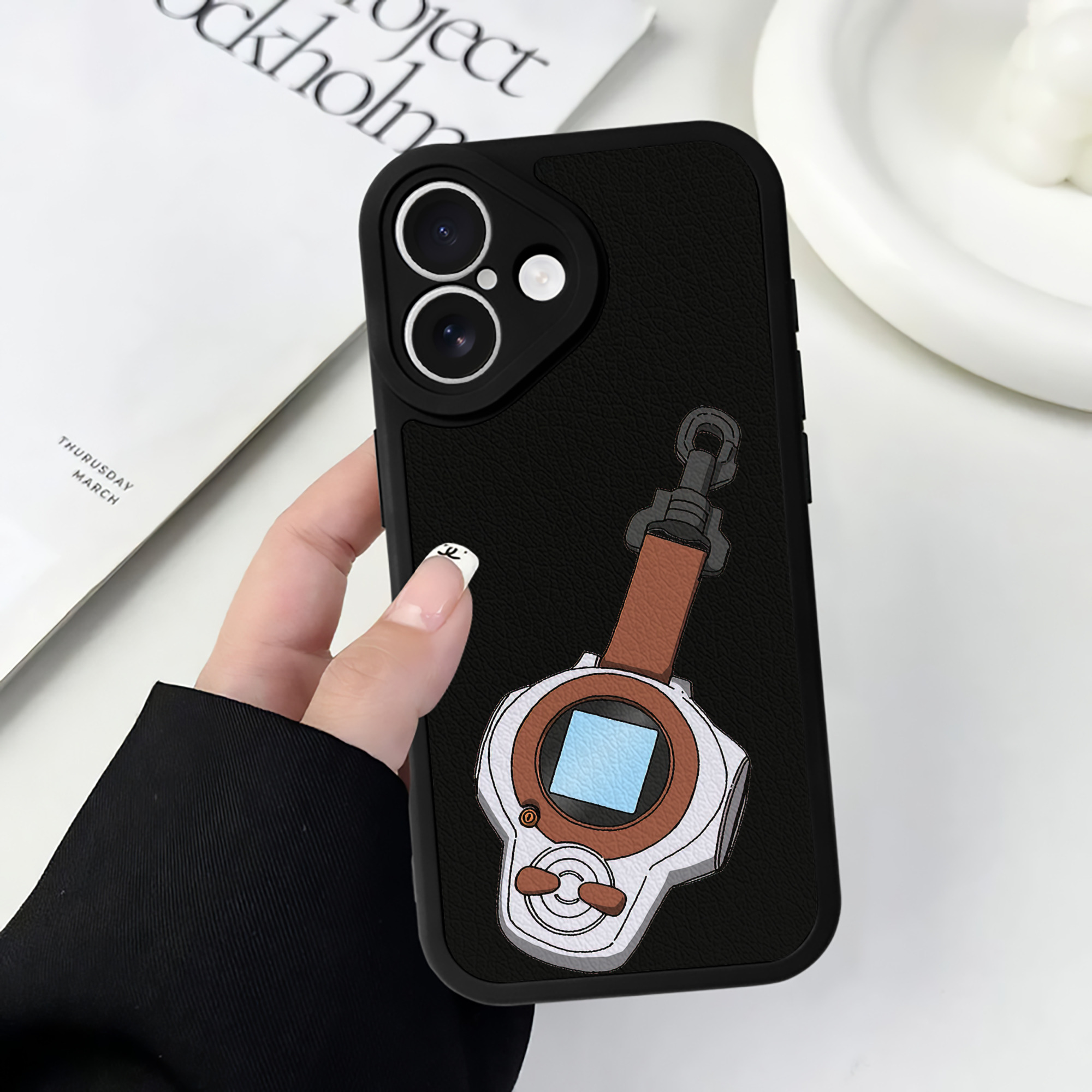 （画像用） Digimon デジタルモンスター/デジモン 【iPhone 16シリーズ対応】シリコンスマホケース（レザー調） 材質：シリコン